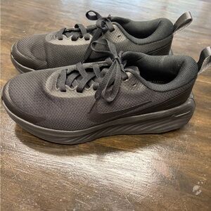 Women’s Nike Black Promina Athletic Shoes size 7.5